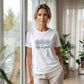 👕 Tricou „Life is Good” — cu imprimeu de margarete, din bumbac 100%, croială lejeră, care transmite un mesaj pozitiv 🌼