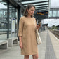 Rochie minimalistă cu mâneci trei sferturi și buzunare