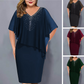 Rochie-pelerină cu decolteu în V, cu strasuri și strat superior din șifon