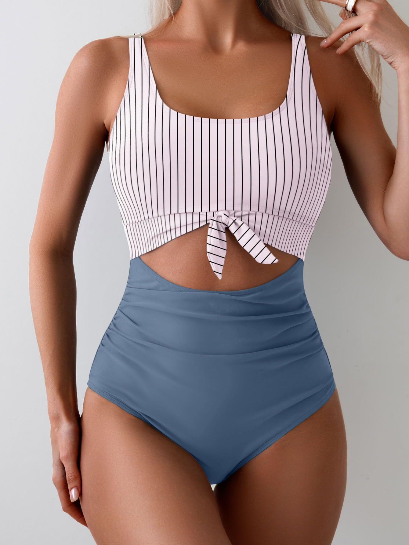 🥳2026 VÂNZARE DE SEZON🥳💞50K+ VÂNDUTE!👵🌊 50% REDUCERE! Costum de baie cu nod și volane – Control al abdomenului, nod elegant în față. Confortabil și avantajos pentru vacanțe. Simțiți-vă încrezătoare pe plajă. 🩱🌸-1