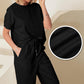 Ofertă limitată🔥 Set pentru femei cu detalii texturate, care include un tricou cu textură bogată și croială lejeră și o pereche de pantaloni cu șnur✨