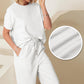 Ofertă limitată🔥 Set pentru femei cu detalii texturate, care include un tricou cu textură bogată și croială lejeră și o pereche de pantaloni cu șnur✨-1