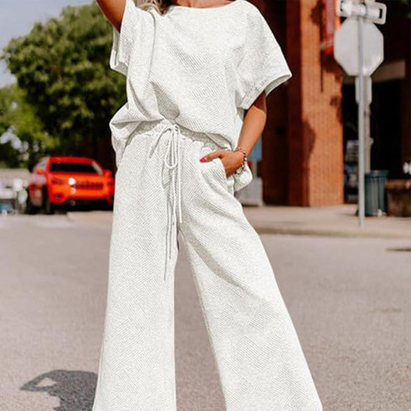 Ofertă limitată🔥 Set pentru femei cu detalii texturate, care include un tricou cu textură bogată și croială lejeră și o pereche de pantaloni cu șnur✨-9