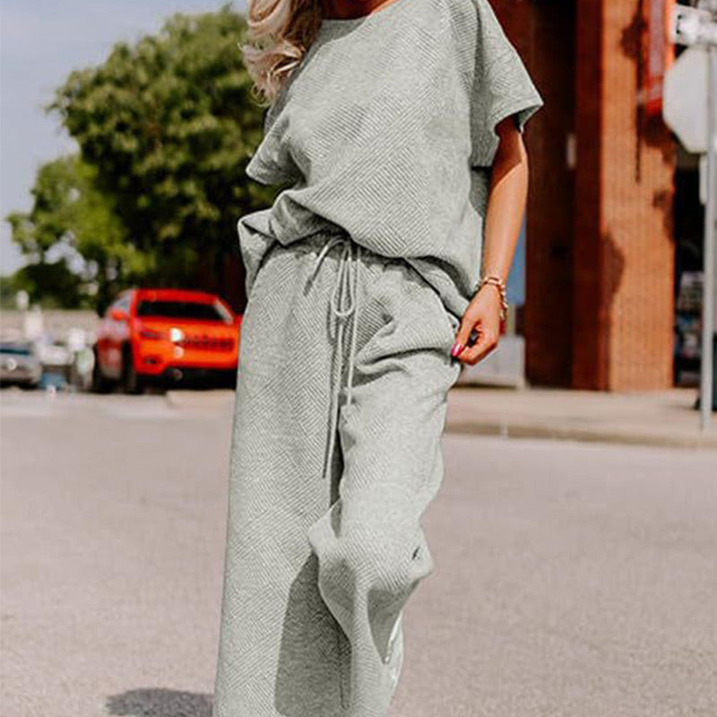 Ofertă limitată🔥 Set pentru femei cu detalii texturate, care include un tricou cu textură bogată și croială lejeră și o pereche de pantaloni cu șnur✨-12