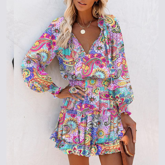 Rochie mini cu decolteu în V, mâneci lungi și volane la tiv, pentru femei