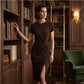 Rochie elegantă cu decupaj în față, cu talie strânsă