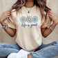 👕 Tricou „Life is Good” — cu imprimeu de margarete, din bumbac 100%, croială lejeră, care transmite un mesaj pozitiv 🌼
