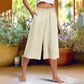 Pantaloni casual, de culoare uni, cu croi larg și lungime 3/4, cu textură discretă