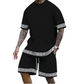 Set cu tricou cu guler rotund, mâneci scurte și pantaloni scurți, din material respirabil