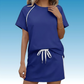 Set compus dintr-un tricou sportiv cu guler rotund și o fustă cu șnur pentru femei