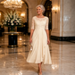 Elegant aftenkjole med blondedetaljer for damer
