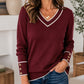 Elegant strikket topp for kvinner med kontrast-V-hals
