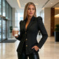 Figursydd blazer for dame med metallknapper