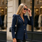 Figursydd blazer for dame med metallknapper