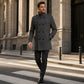 Dobbeltradet trenchcoat i slim fit for menn